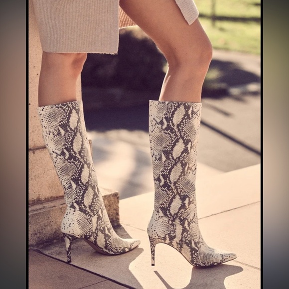 Steve Madden Shoes - New Kinga Natural Snake Pointed-Toe Knee High Boots
Steve Madden